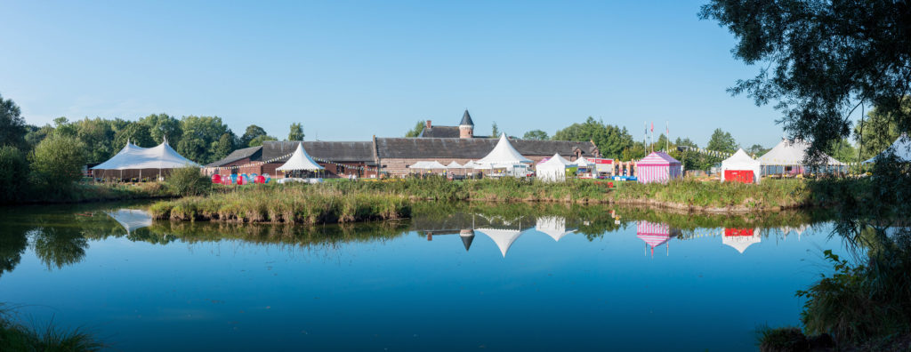 photo en couleur représentant le village d'animations pendant la fête des 100 ans Lhotellier auteur Franck Burjes photographe de reportage à Amiens