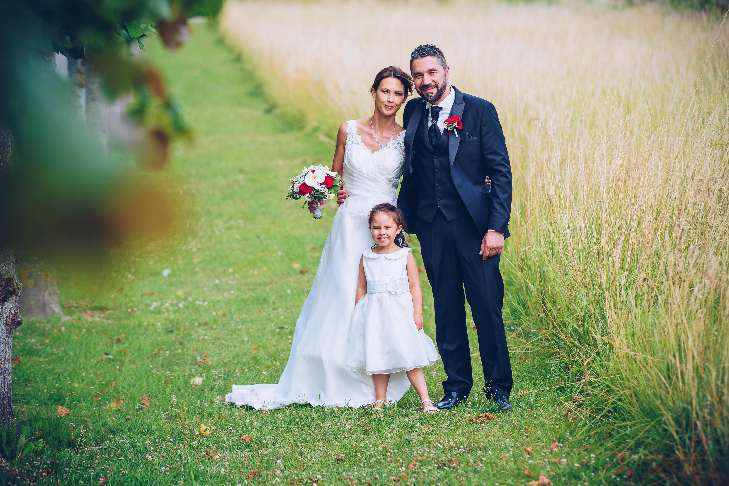 photo en couleur représentant des jeunes mariés auteur Franck Burjes photographe de mariage à Amiens